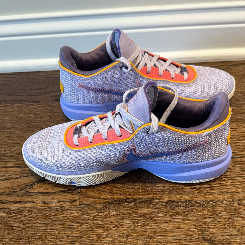 Nike LeBron James 20 “Purple and Gold” - Picture 3 of 7
